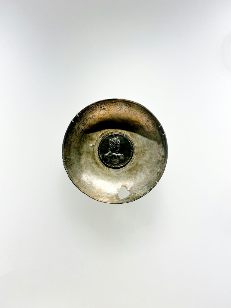 Reconnaître une patine naturelle d’une patine artificielle