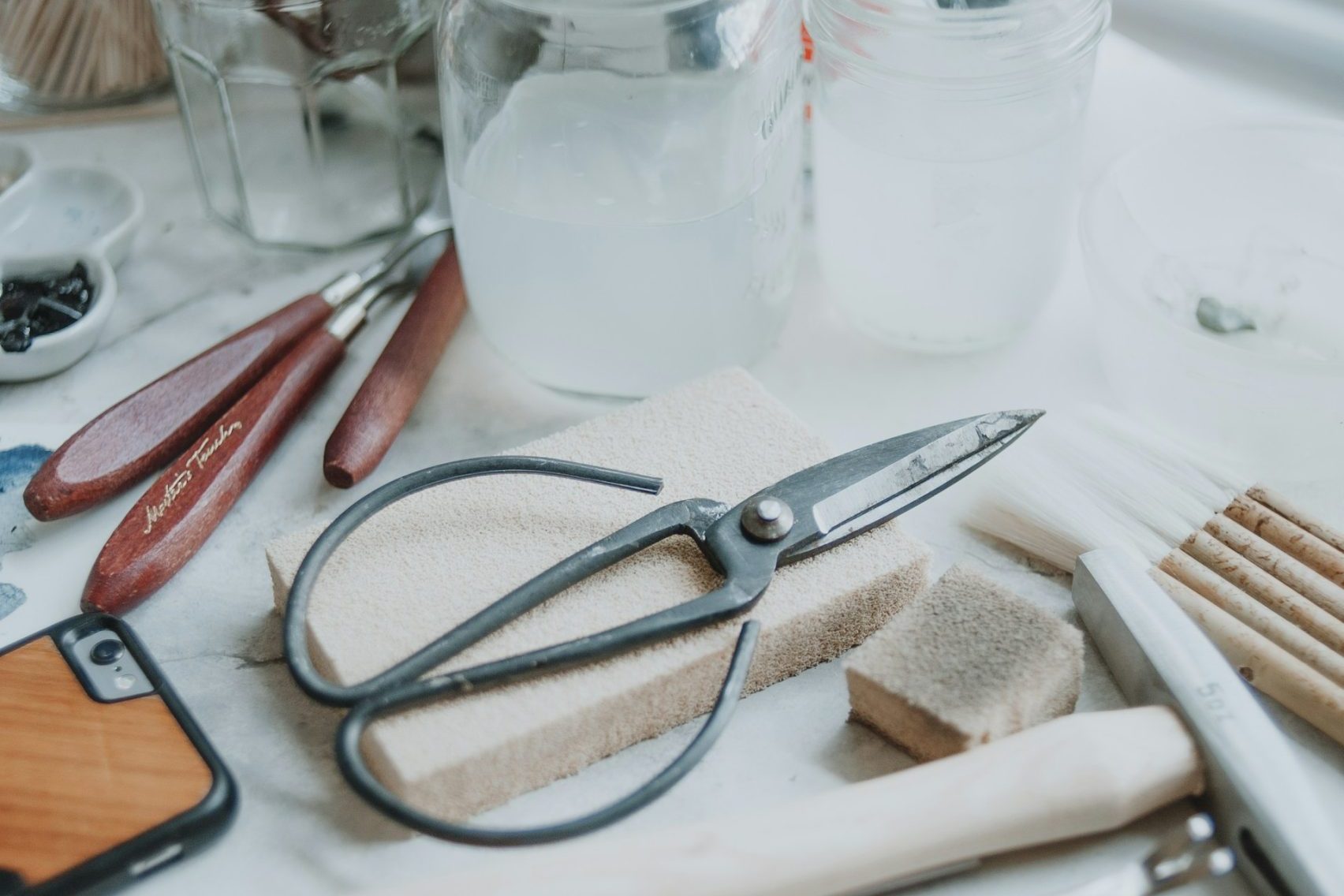 Restaurer ou conserver : comment prendre la bonne décision pour un objet ancien ou une œuvre d’art ?